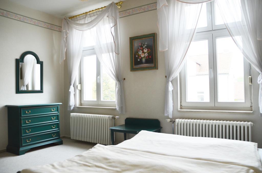Hotel Alt-Karow Berlin Bagian luar foto