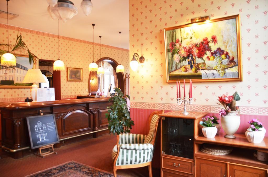 Hotel Alt-Karow Berlin Bagian luar foto